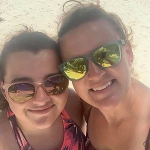 Meet your Posher, Lindy